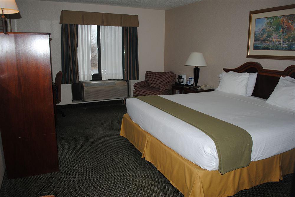 Holiday Inn Express Milwaukee N- Brown Deer/Mequon Exteriér fotografie