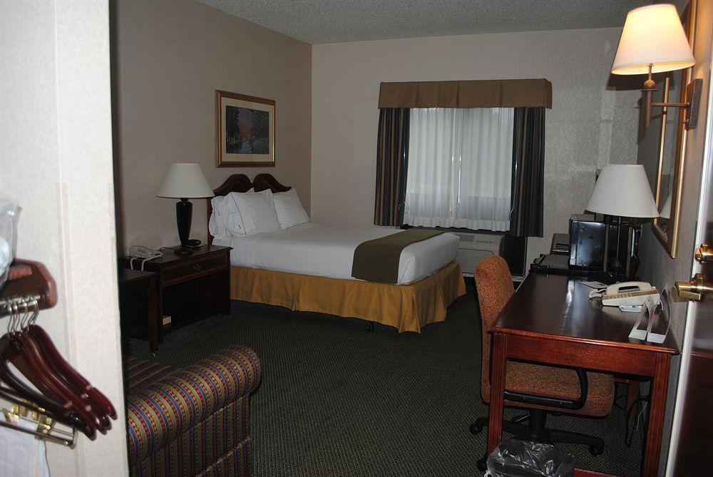 Holiday Inn Express Milwaukee N- Brown Deer/Mequon Exteriér fotografie